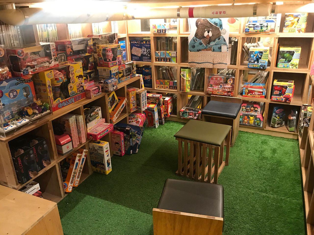 Seoul Attraction: Book Park, Itaewon. An Amazing Photogenic Library.